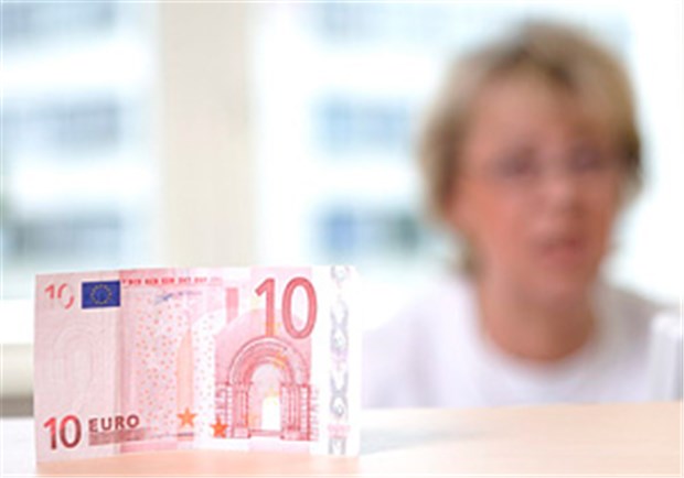 Die Praxisgebühr belastet in erster Linie die Hausärzte 10 Euro pro Quartal - die Praxisgebühr ist für viele Patienten ein Ärgernis. Seltener zum Arzt gehen sie deshalb aber nicht.
