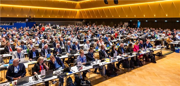 128. Deutscher Ärztetag in der Mainzer Rheingoldhalle.