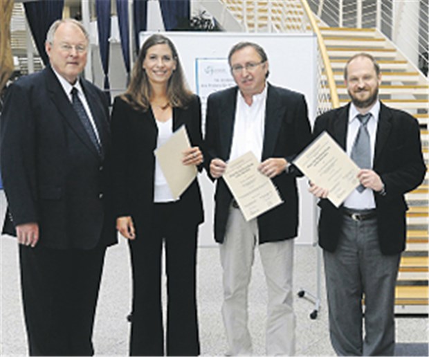 Tests zur Alzheimer-Frühdiagnose ausgezeichnet 16. Verleihung des Preises für Hirnforschung an der Uni Witten/Herdecke. Von links nach rechts: Professor Ingo Füsgen, Professor Elke Kalbe, Professor Josef Kessler, Professor Piotr Lewczuk.
