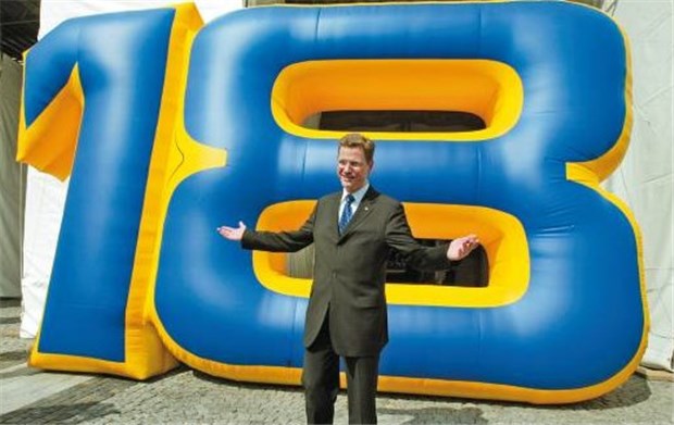 "Weg mit der GKV, weg mit dem Gesundheitsfonds!" 18 Prozent im Visier: FDP-Chef Guido Westerwelle im Jahr 2002. Heute scheint dieses Ergebnis realistisch - und die Partei positioniert sich vor der Bundestagswahl mit einem neuen gesundheitspolitischen Konzept.