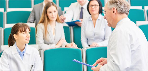 Brandenburg: Landtag debattiert über Gründungsgesetz für Medizin-Uni 200 Studienplätze und 1.300 neue Arbeitsplätze sollen an der Medizin-uni Lausitz entstehen.