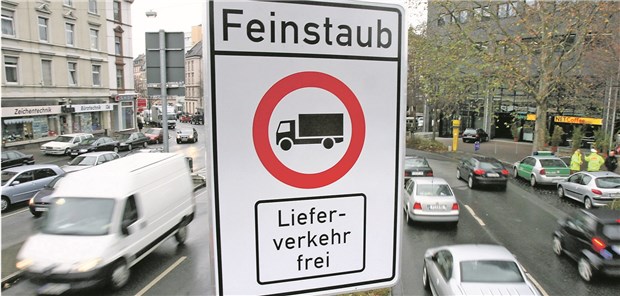 Ärzte gegen Diesel-Hysterie 2005 verbannte Frankfurt Laster aus Teilen des Stadtgebietes zum Zwecke der Luftreinhaltung. Nun droht Frankfurt, bald ein Fahrverbot für bestimmte Dieselfahrzeuge im gesamten Stadtgebiet verhängen zu müssen.