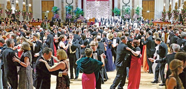 Tanzen Sie mit beim Wiener Ärzteball! 2017: Der Ärzteball tanzt Motto 2018: „Wiener Blut“.