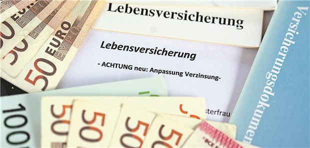 Lebensversicherer verzinsen wieder fester 2019 wird bei Lebenspolicen wieder mehr Geld gut geschrieben.