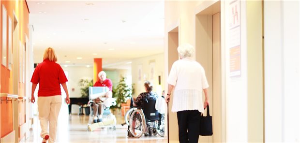 Caritas: Lebenszeit in Pflegeeinrichtungen wird immer kürzer 25 Monate leben alte Menschen im Schnitt im Pflegeheim.