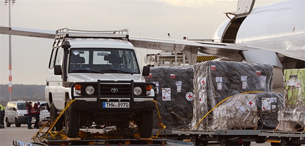 DRK bricht nach Sierra Leone auf 25 Tonnen Hilfsgüter transportiert das Deutsche Rote Kreuz mit dem Flieger nach Sierra Leone.
