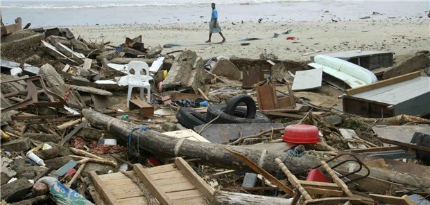 „Ich dachte, dass kein Mensch überlebt hat“ 26. Dezember 2004 – der Tsunami hat ein Bild der Verwüstung und des Schreckens vor allem an den Küsten von Thailand, Sri Lanka und Indonesien hinterlassen.