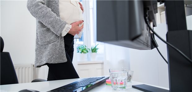 280 Tage vor der Entbindung - für diesen Zeitraum müssen Arbeitgeber ihren schwangeren Beschäftigten Kündigungsschutz gewähren.