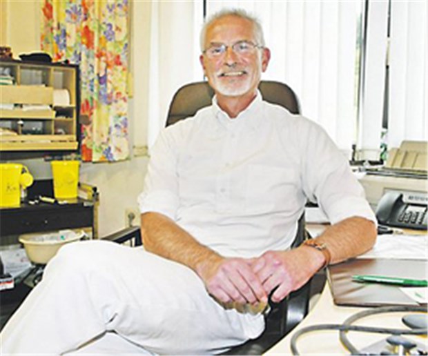 Vom Einzelkämpfer zum Unternehmerarzt 30 Jahre war Dr. Stefan Harlfinger Einzelkämpfer, heute beschäftigt er fünf Kollegen an zwei Praxis-Standorten.