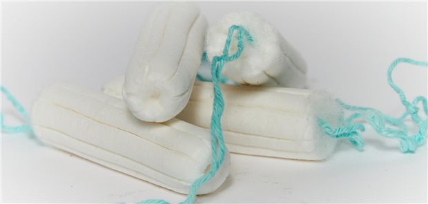 Bundesinstitut für Risikobewertung sieht keine Gesundheitsgefahr durch Metalle in Tampons Mehrere Tampons übereinander
