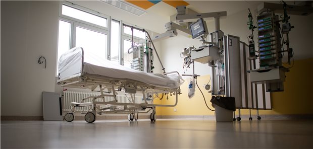 Wegen Corona: Kliniken fürchten Rutsch in die roten Zahlen 30 bis 40 Prozent der Klinikbetten blieben in der Corona-Krise leer.