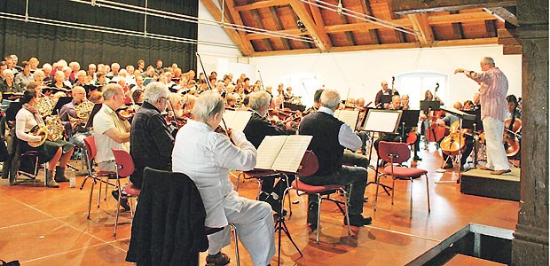 Nur Ärzte musizieren 50 Musiker und 100 Chormitglieder: Das Ärzteorchester bei der Probe.