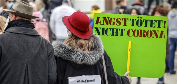 Ärzte sollten mit Corona-Ungeimpften über Haftungsfragen sprechen 61 Prozent der Corona-Ungeimpften glauben, dass die Impfung gefährlicher ist,
als die Infektion. Das sind Ergebnisse einer Studie aus Rheindland-Pfalz.