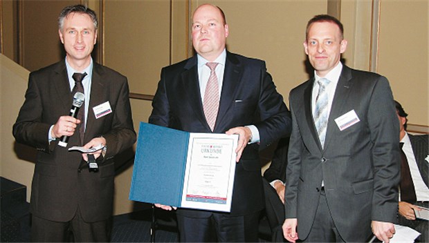 Mit nachhaltiger Strategie an die Spitze 7. Private Banking Gipfel (v.l.n.r.) Ralf Vielhaber (Fuchsbriefe), Frank Niehage (Sarasin), Jörg Richter (IQF)