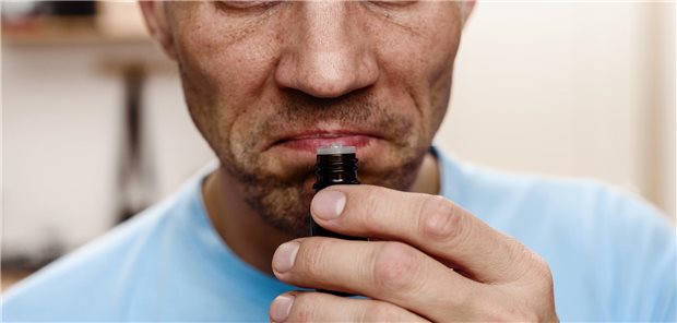 79 Patienten mit CRS, zwei Drittel davon Männer, wurden in der Studie von Junsheng Hong mit dem „Sniffin‘-Sticks-Test“ auf Störungen des Geruchssinns untersucht. (Symbolbild)