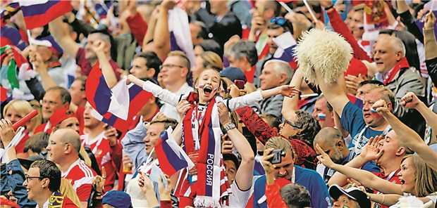 Grenzenlose Euphorie bei Gastgeber Russland 8:1 Tore in zwei Vorrundenspielen – damit hat in Russland niemand gerechnet. Die Fans sind begeistert, und das nicht nur in den WM-Stadien.