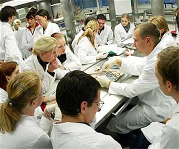 Mediziner sind die erfolgreichsten Studenten 96 Prozent der Medizinstudenten schließen ihr Studium erfolgreich ab.