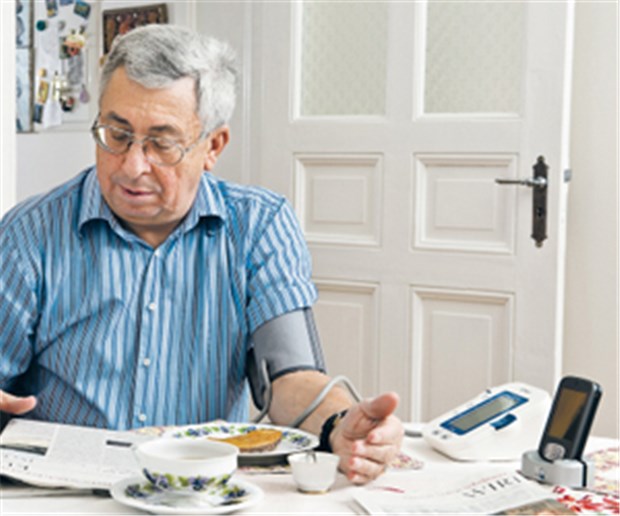 Ein PAUL für Alte und Kranke AAL-Optionen erleichtern chronisch Kranken das Leben zu Hause.