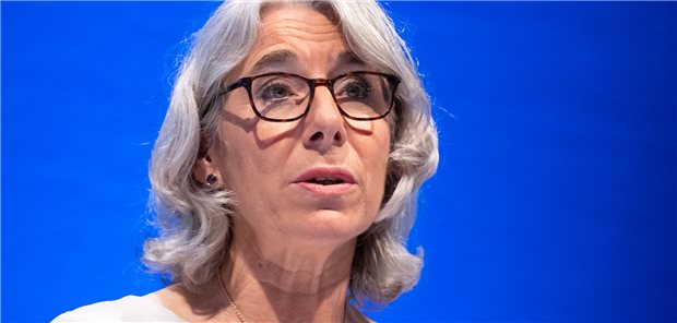 ABDA zu Arzneimittel-Engpässen: Bürokratie erschwert Arbeit ABDA-Präsidenten Gabriele Overwiening hält es angesichts der aktuellen Arzneimittel-Engpässe für sinnvoll, dass Apotheken entscheiden könnten, wann sie ein Mittel selbst herstellen. So ließe sich Bürokratie vermeiden, sagte Overwiening.