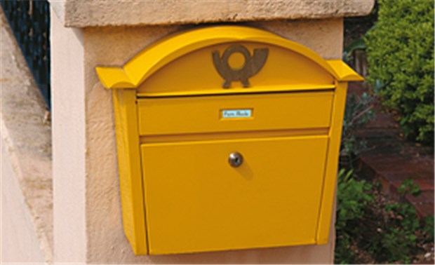 Fragebogen kommt bald per Postbote ins Haus AOK-Versicherte in Thüringen bekommen bald Post: den Fragebogen zum Arztnavi in Papierform.