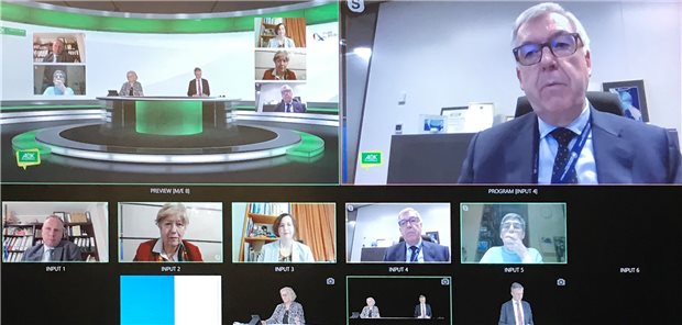 Die globale Dimension der Wirkstoffproduktion bleibt AOK im Dialog ganz digital: Blick in das von der Bundespressekonferenz gestellte Studio.
