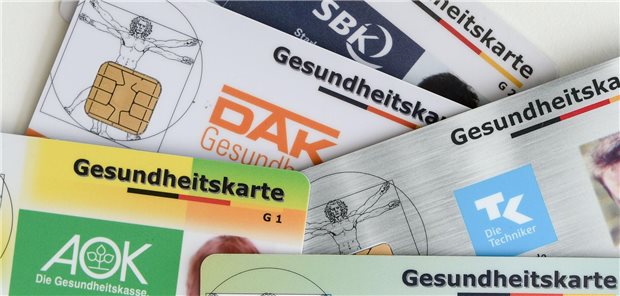AOK und Ersatzkassen zur Jahresmitte mit 1,8 Milliarden Euro im Plus AOK und Ersatzkassen erzielen im ersten Halbjahr 2025 zwar Überschüsse, aber die Ausgaben steigen weiter kräftig.