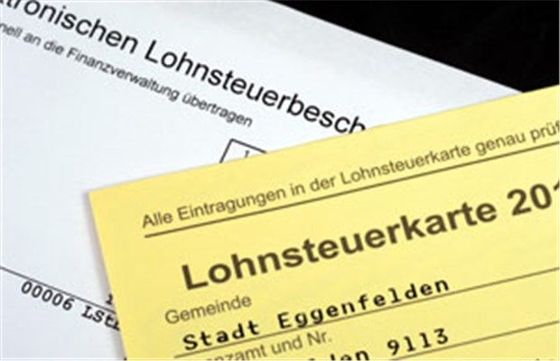 Die gute alte Lohnsteuerkarte hat ausgedient Ab 2012 gibt es die Lohnsteuerkarte aus Pappe nicht mehr.