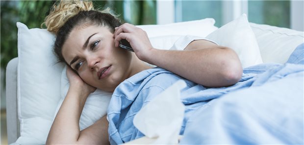 Hausärzteverband fordert Etablierung der Telefon-AU Ab April nicht mehr möglich: Krankschreibung direkt von der Couch per Telefon.