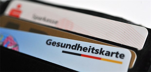 Ab 2015 gilt nur noch die E-Card Ab Januar sollte besser nur noch die elektronische Gesundheitskarte im Geldbeutel stecken.