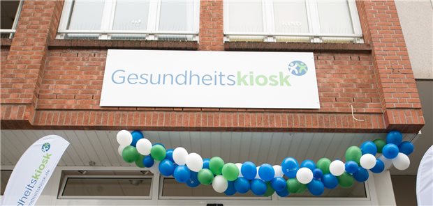 Hamburg: Stadt und Ärzte kooperieren im Kiosk-Modell Bild der Eröffnungsfeier im September 2017, Gesundheitskiosk für die Bürger der Stadtteile Billstedt und Horn