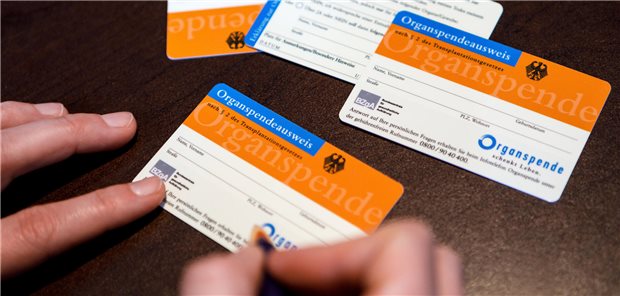 Organspenderegister: Chirurgen rechnen nicht mit steigenden Spenderzahlen Ab Mitte März können Spendewillige ihren Willen im neuen Organspenderegister kundtun.