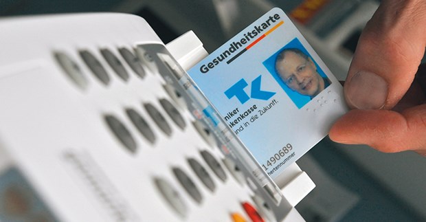 E-Card: Die Uhr für den Kartenleserkauf tickt Ab Oktober kommen die ersten Patienten mit der neuen E-Card in die Praxen, spätestens dann brauchen die Praxen neue Lesegeräte.