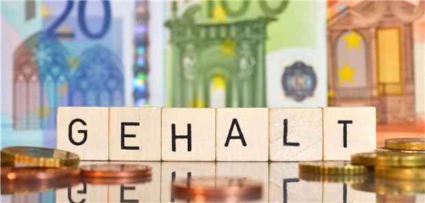 Richtlinien zur Tarifbindung in der Altenpflege genehmigt Ab September greift die Tarifpflicht zur Bezahlung von Pflege- und Betreuungskräften in Altenheimen und bei ambulanten Pflegediensten. Pflegeeinrichtungen stehen zur Umsetzung drei Optionen offen.