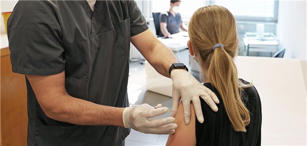 Ab dem kommenden Oktober gelten die EBM-Ziffern des 4. Kapitels auch bei Versicherten bis zum vollendeten 21. Lebensjahr.