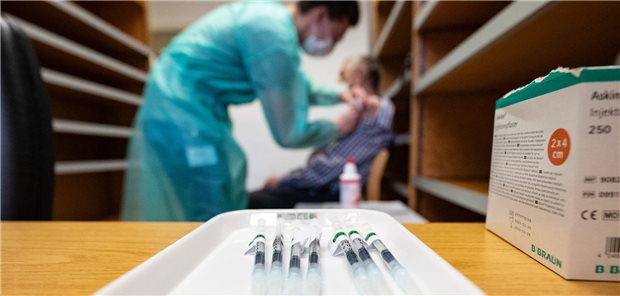 Spahn widerspricht Medienbericht: Keine „Empfehlung“ für frühe Booster-Impfung Ab in den Arm – nur wann? COVID-19-Vakzinen.