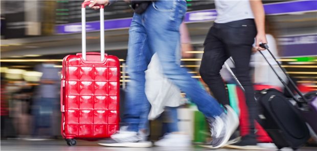 Weniger Hochrisikogebiete ausgewiesen Ab in den Urlaub? Die Bundesregierung hat viele Länder von der Liste der Corona-Hochrisikogebiete gestrichen.