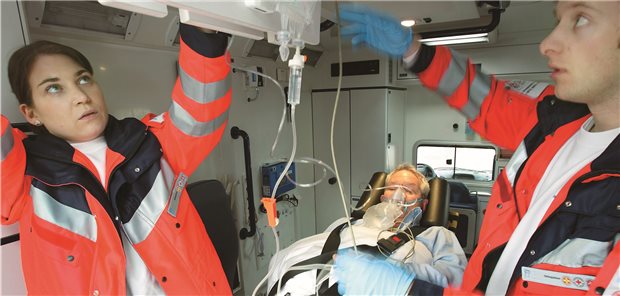 Planung für den COVID-19-Notfall Ab in die Klinik? Auch bei COVID-19 gilt es, Patientenwünsche zu berücksichtigen.