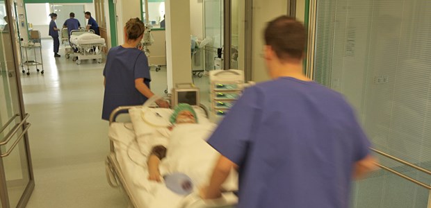 Das bringt Chroniker in die Klinik Ab in die Klinik: Warum so viele Chroniker eingewiesen werden, haben Heidelberger Forscher untersucht.