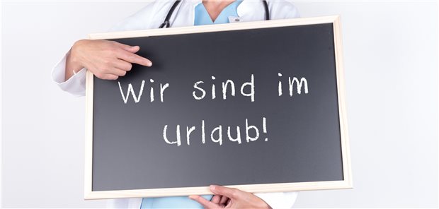 Ab in die Praxisferien: Für die Vertretung gibt es keine Altersgrenze, es können auch Kolleginnen und Kollegen im Ruhestand einspringen.