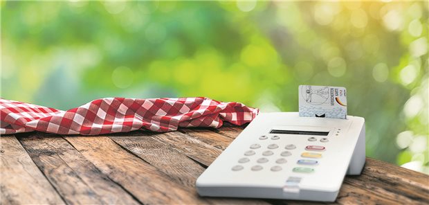 Ab ins Homeoffice. Dass MFA dort weniger produktiv sind, stimmt nicht. Genau das Gegenteil ist der Fall, da sie seltener aus den meist administrativen Tätigkeiten herausgerissen werden.