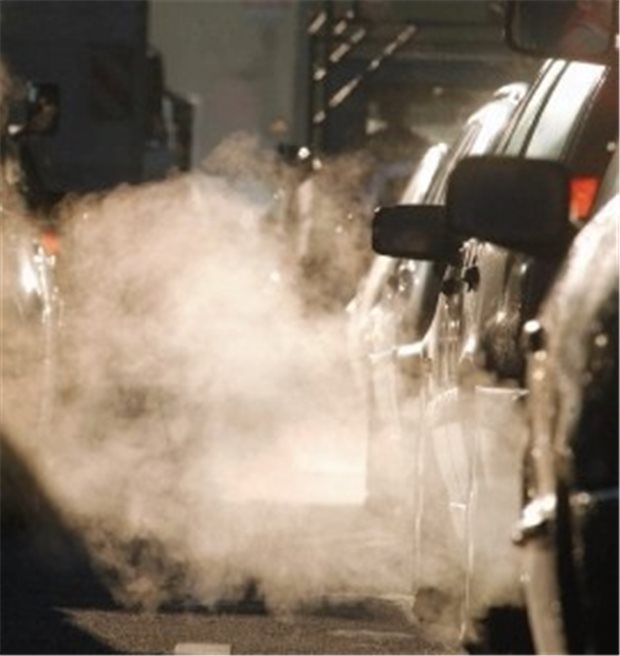 Feinstaub - da leiden Asthmatiker besonders Abgase und Feinstaubpartikel aus Automotoren belasten die Lungen von Asthmatikern.