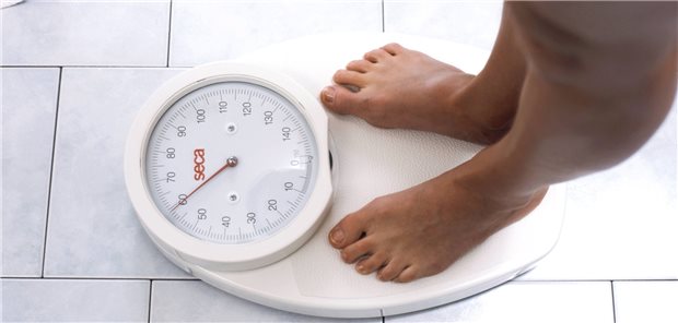 Abgenommen oder zugenommen? Übergewichtige oder adipöse Personen, die ab- und wieder zunehmen, senken ihr kardiometabolisches Risiko eher als diejenigen, die nicht abnehmen.