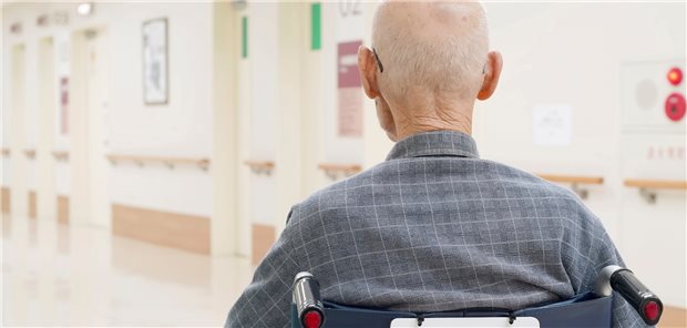 Gesundheit für alle, nur nicht für die Älteren? Abgeschoben: Darf medizinische Versorgung mit einer Altersgrenze versehen werden?