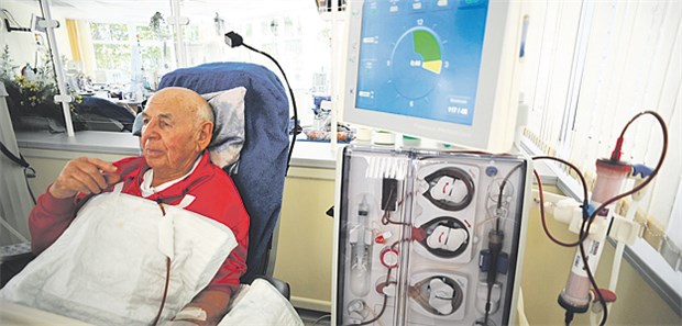 Versorgungsvertrag soll Patienten Dialyse ersparen Abhängig von Geräten? In Sachsen-Anhalt wird seit 2009 versucht gegenzusteuern - mit Erfolg, die Zahl der Dialyse-Patienten sinkt laut AOK kontinuierlich.