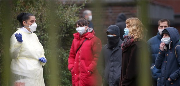 Schutz vor COVID-19 heißt: „Abstand zwischen die Menschen bringen“ Abklärungsstelle Coronavirus: Wann sollen Kontaktpersonen in Quarantäne?