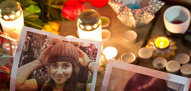 Zwei wichtige Zeuginnen melden sich Abschied von Tugce: Die Studentin wurde bei einer Prügelattacke in Offenbach so schwer am Kopf verletzt, dass sie daran starb.