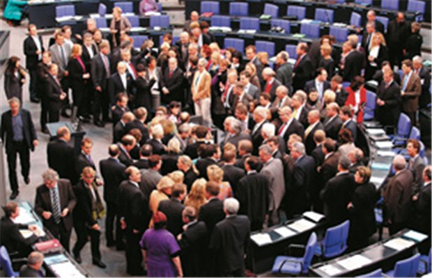 Regierung lobt sich für Reformprojekt Abstimmung im Bundestag: Die schwarz-gelbe Koalition votiert für Röslers Gesundheitsreform, die Opposition nicht.