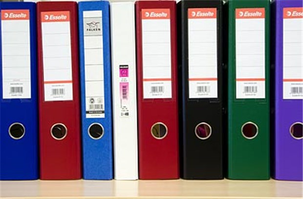 PKV-Studie verstaubt im Aktenschrank Abteilung Akten und Studien, die niemanden interessieren. © ID Photo / fotolia.com