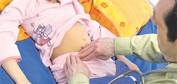 Kombi erleichtert Diagnostik Abwehrspannung im rechten unteren Quadranten. Ist es eine Appendizitis?