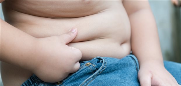 Adipositas bei Kindern wächst sich nicht aus. Der überwiegende Teil der Betroffenen wird nach Studiendaten sein Leben lang adipös bleiben.
